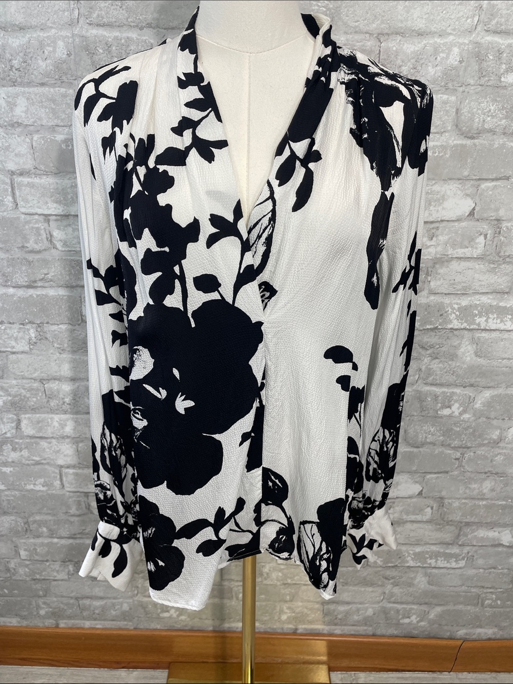 White House Black Market Black & White Floral V-Neck Blouse